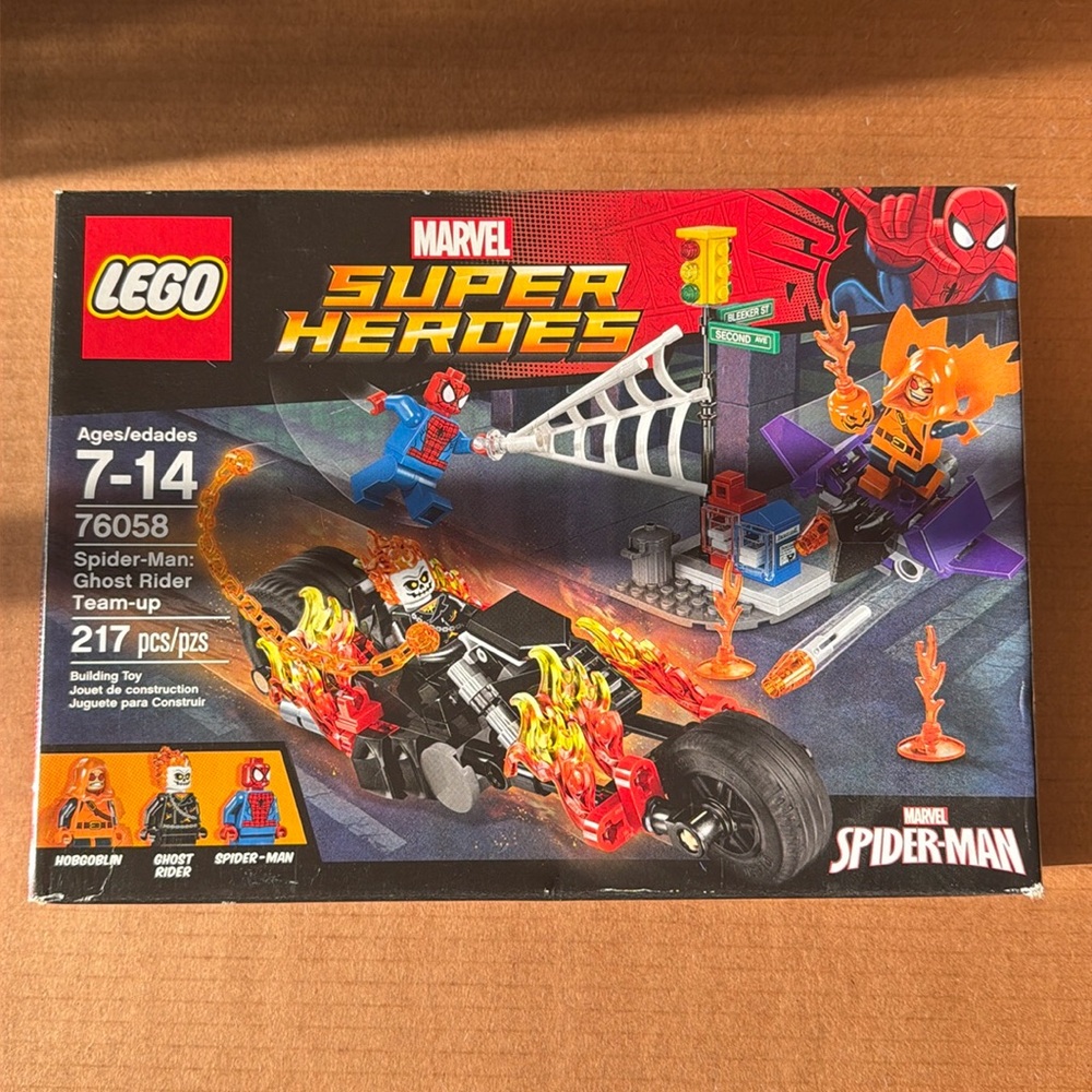 Unopened super heroes MARVEL 76058